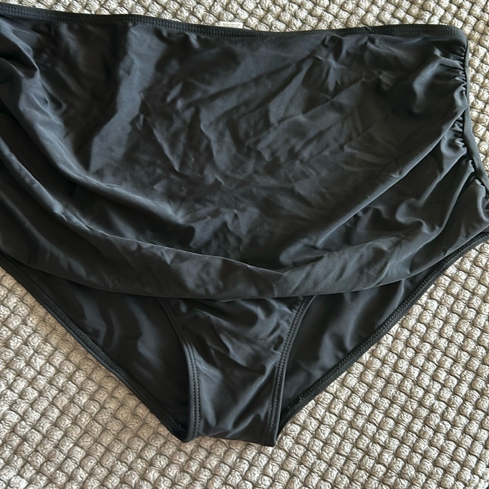 Women’s Black Bathing Suit Bottoms Never Worn Size 2XL